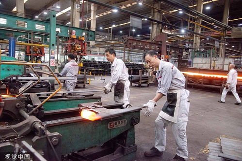 湖北十堰 五一節(jié)后首個(gè)工作日 汽車工人車間開工生產(chǎn)